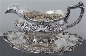 CHANTILLY GRAND GRAVY BOAT WITH UNDERPLATE