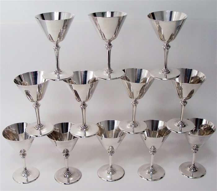  12 Cocktail Martini Cups, Mono 