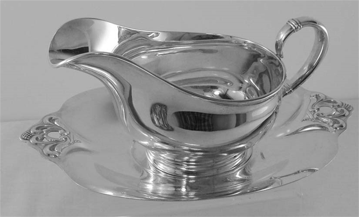  Gravy Boat with matching underplate