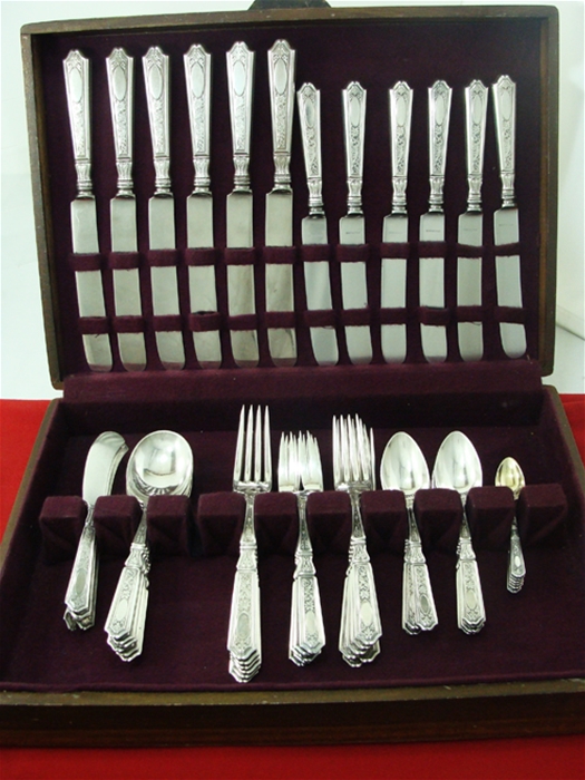 SAINT DUNSTAN Chased Flatware Set